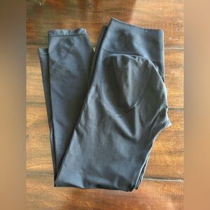 NWOT Women’s best define leggings